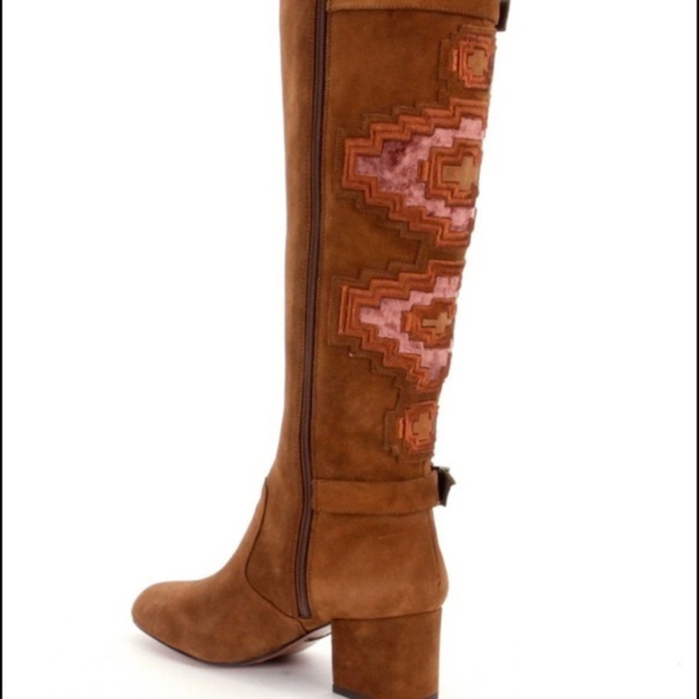 Gianni Bini suede boots embroidered